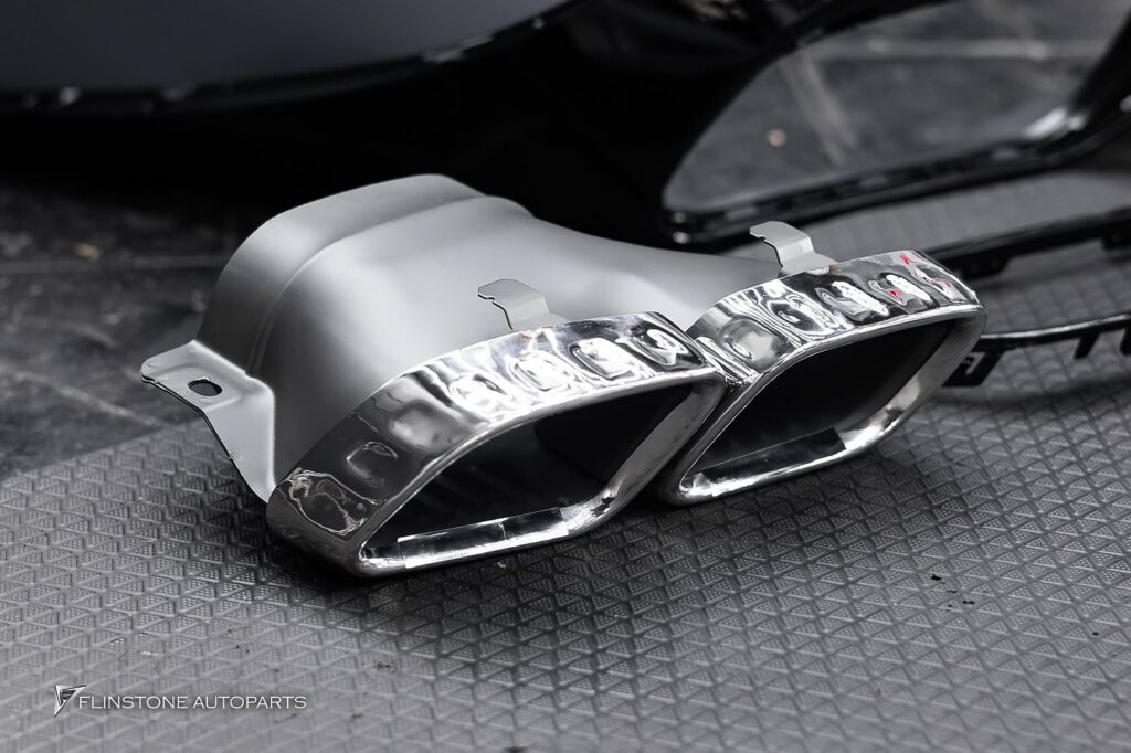 Mercedes-Benz ใครที่ขับ W205 C-Class อยู่ แล้วเริ่มรู้สึกว่าหน้าตารถเริ่มดูเดิ