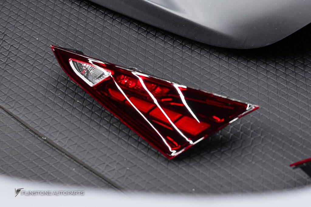 Mercedes-Benz ใครที่ขับ W205 C-Class อยู่ แล้วเริ่มรู้สึกว่าหน้าตารถเริ่มดูเดิ