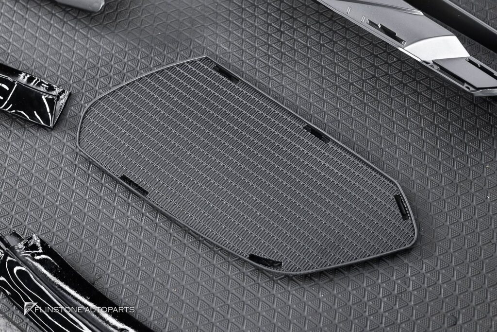 Mercedes-Benz ใครที่ขับ W205 C-Class อยู่ แล้วเริ่มรู้สึกว่าหน้าตารถเริ่มดูเดิ