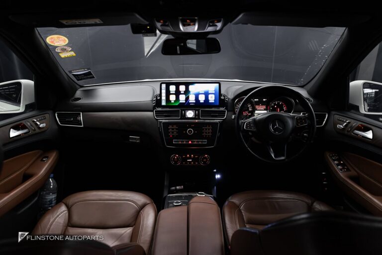 Mercedes-Benz W166 ML-Class & W176 A-Class sharpness at the level of Ultra HD: satisfyingly big screen vivid colours