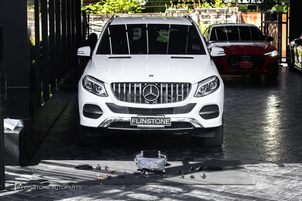 Mercedes-Benz W166 ML-Class & W176 A-Class sharpness at the level of Ultra HD: satisfyingly big screen vivid colours