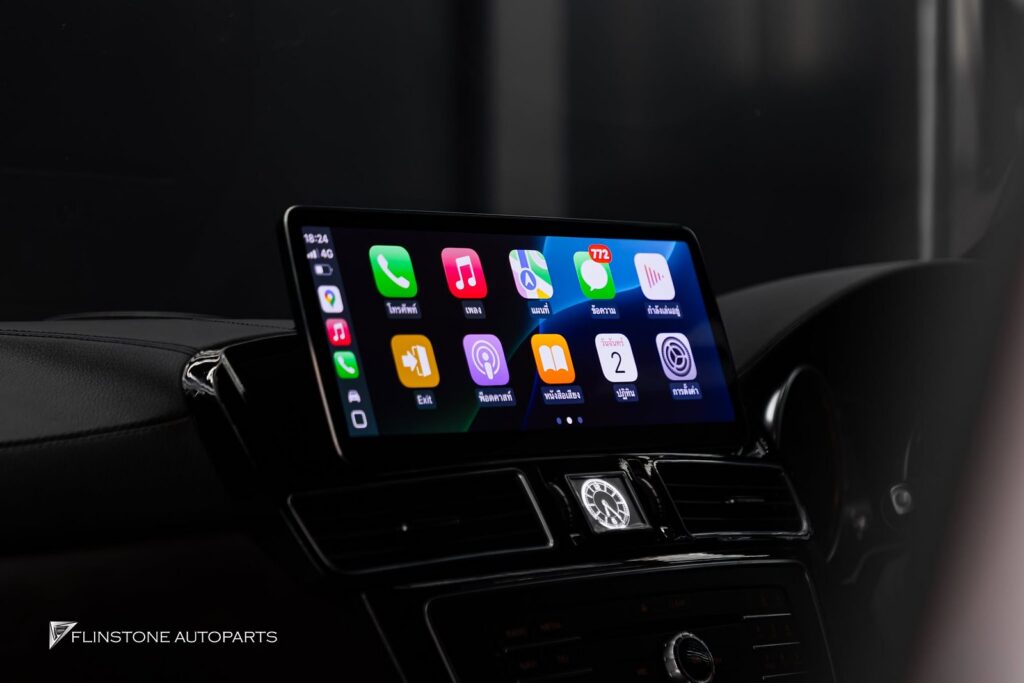 Mercedes-Benz W166 ML-Class & W176 A-Class sharpness at the level of Ultra HD: satisfyingly big screen vivid colours