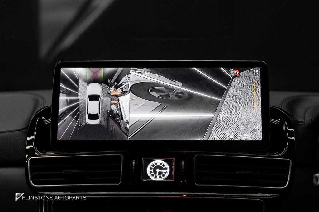 Mercedes-Benz W166 ML-Class & W176 A-Class sharpness at the level of Ultra HD: satisfyingly big screen vivid colours