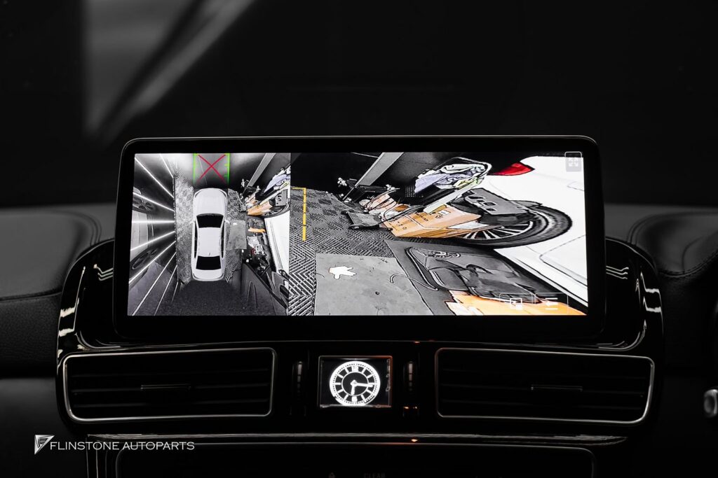 Mercedes-Benz W166 ML-Class & W176 A-Class sharpness at the level of Ultra HD: satisfyingly big screen vivid colours