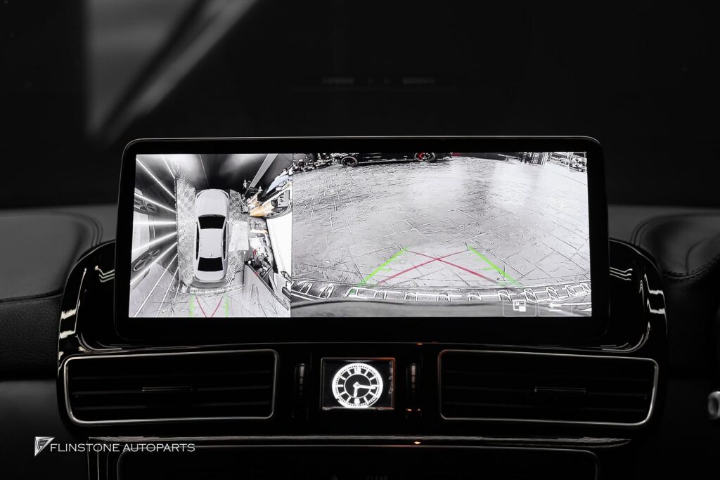 Mercedes-Benz W166 ML-Class & W176 A-Class sharpness at the level of Ultra HD: satisfyingly big screen vivid colours