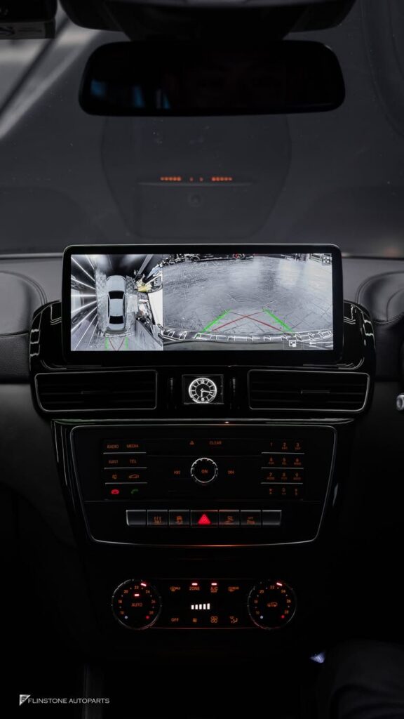 Mercedes-Benz W166 ML-Class & W176 A-Class sharpness at the level of Ultra HD: satisfyingly big screen vivid colours