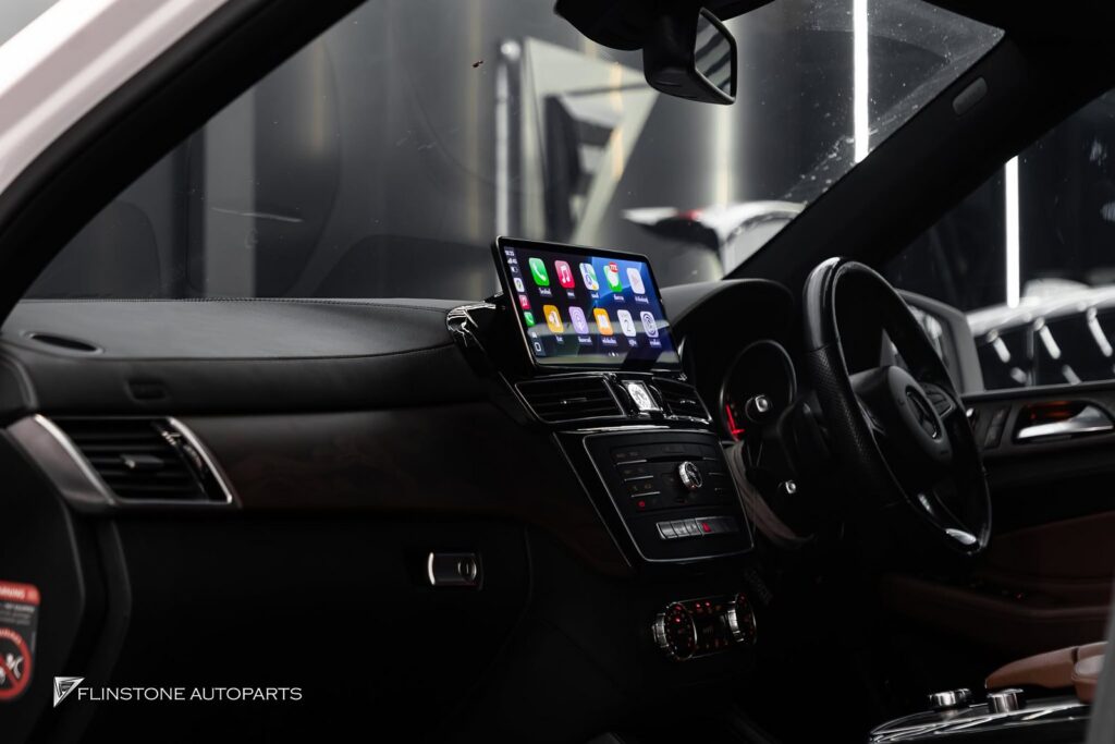 Mercedes-Benz W166 ML-Class & W176 A-Class sharpness at the level of Ultra HD: satisfyingly big screen vivid colours