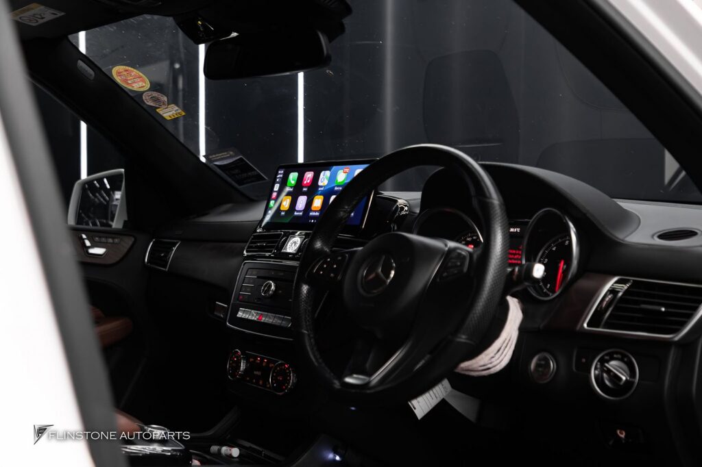 Mercedes-Benz W166 ML-Class & W176 A-Class sharpness at the level of Ultra HD: satisfyingly big screen vivid colours