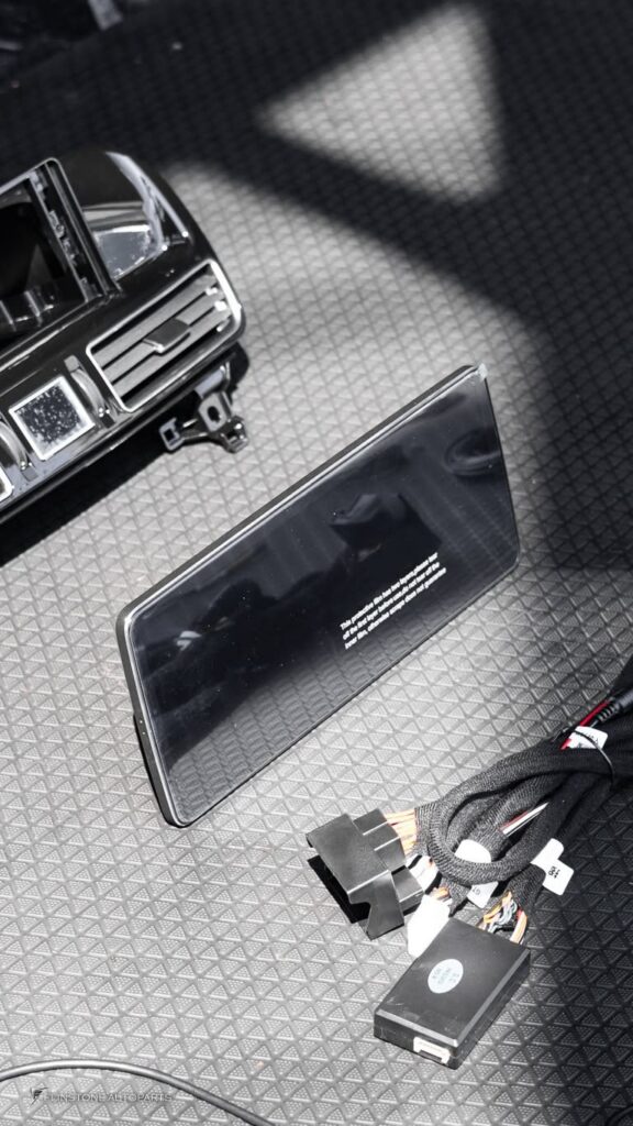Mercedes-Benz W166 ML-Class & W176 A-Class sharpness at the level of Ultra HD: satisfyingly big screen vivid colours