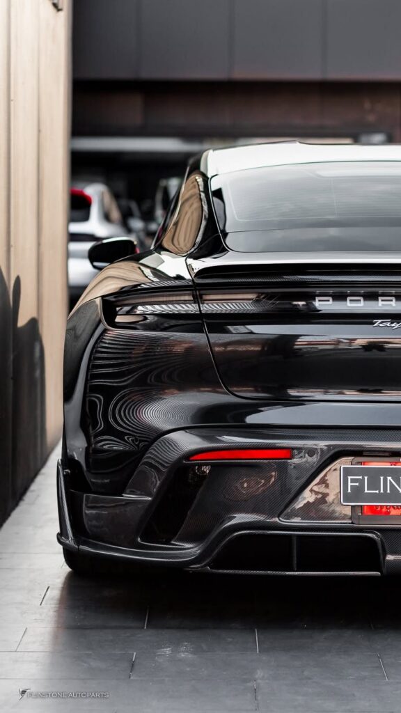 เปลี่ยนลุค Porsche Taycan ให้ดุดันระดับไฮเอนด์ด้วยชุดแต่ง Carbon