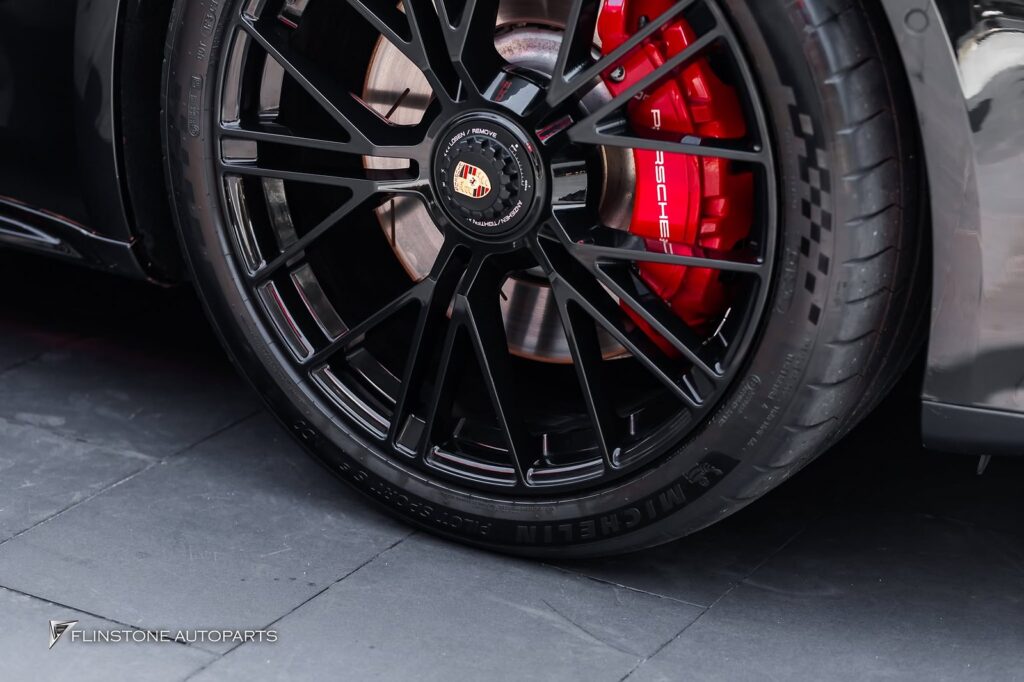 AUDI Q6 E-Tron ชุดแต่ง Sport Design: เสริมมิติรอบคันให้ตัวรถดูอ้วนเต็มและมีรูปท