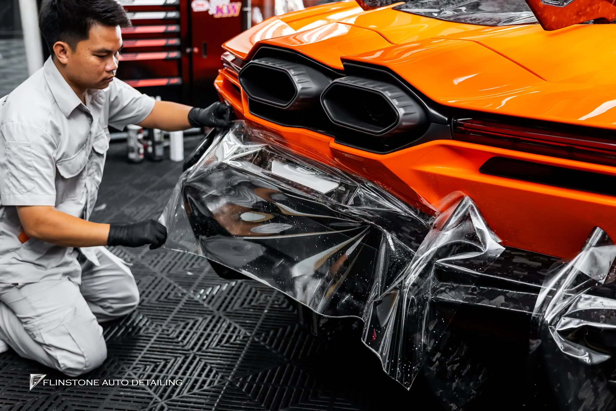 ติดฟิล์มใสกันรอยและคาดสีจาก DRESDENPROTECTION สำหรับ LAMBORGHINI Revuelto