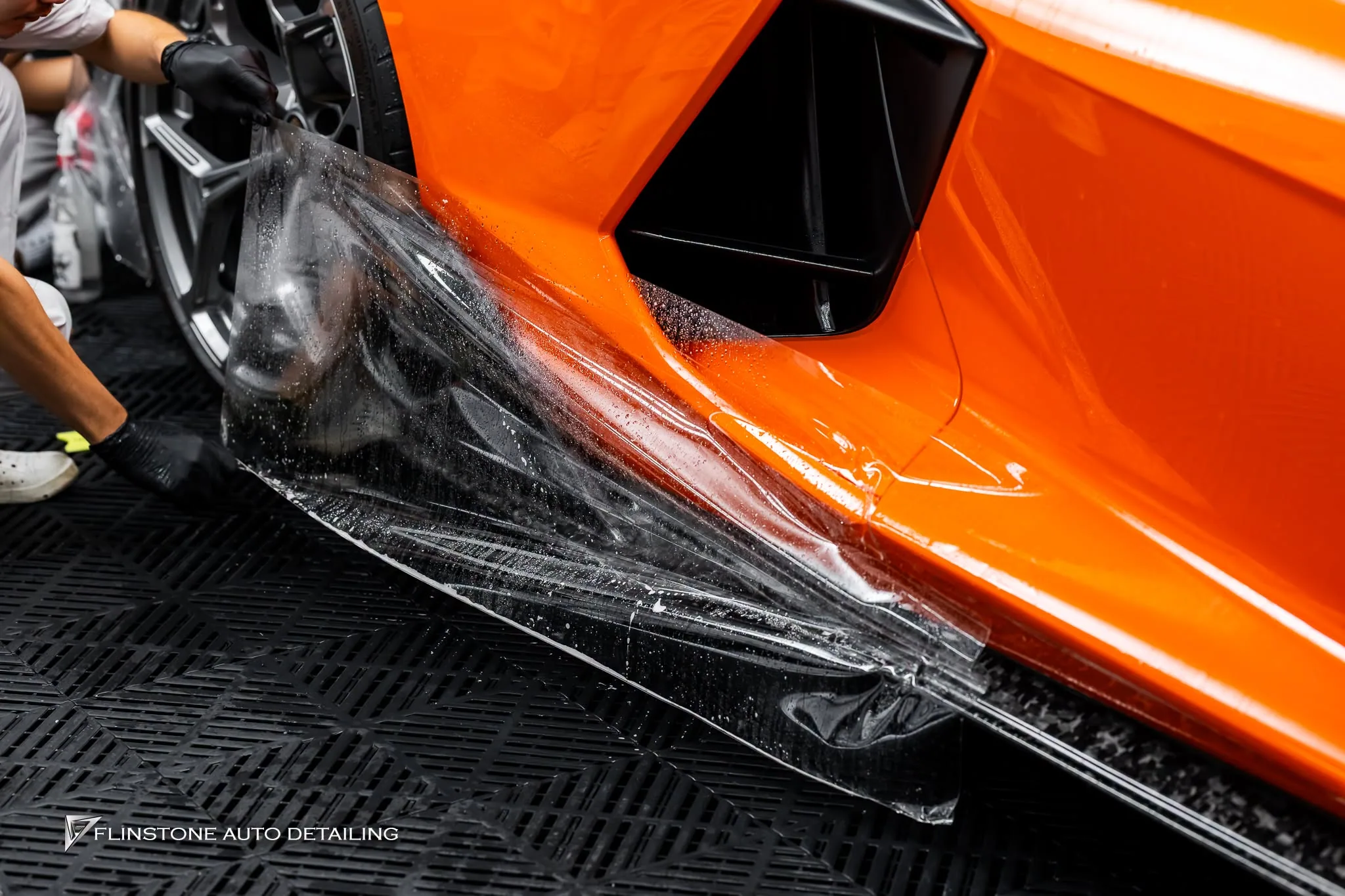 ติดฟิล์มใสกันรอยและคาดสีจาก DRESDENPROTECTION สำหรับ LAMBORGHINI Revuelto