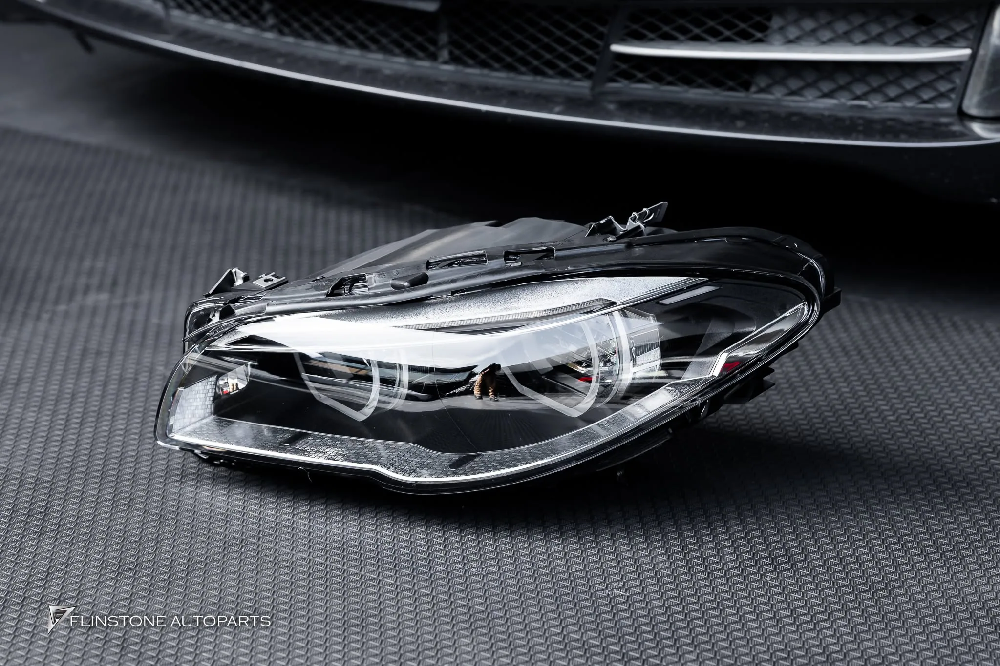 ติดตั้งไฟหน้า LED สำหรับ BMW F10 Series 5 LCI