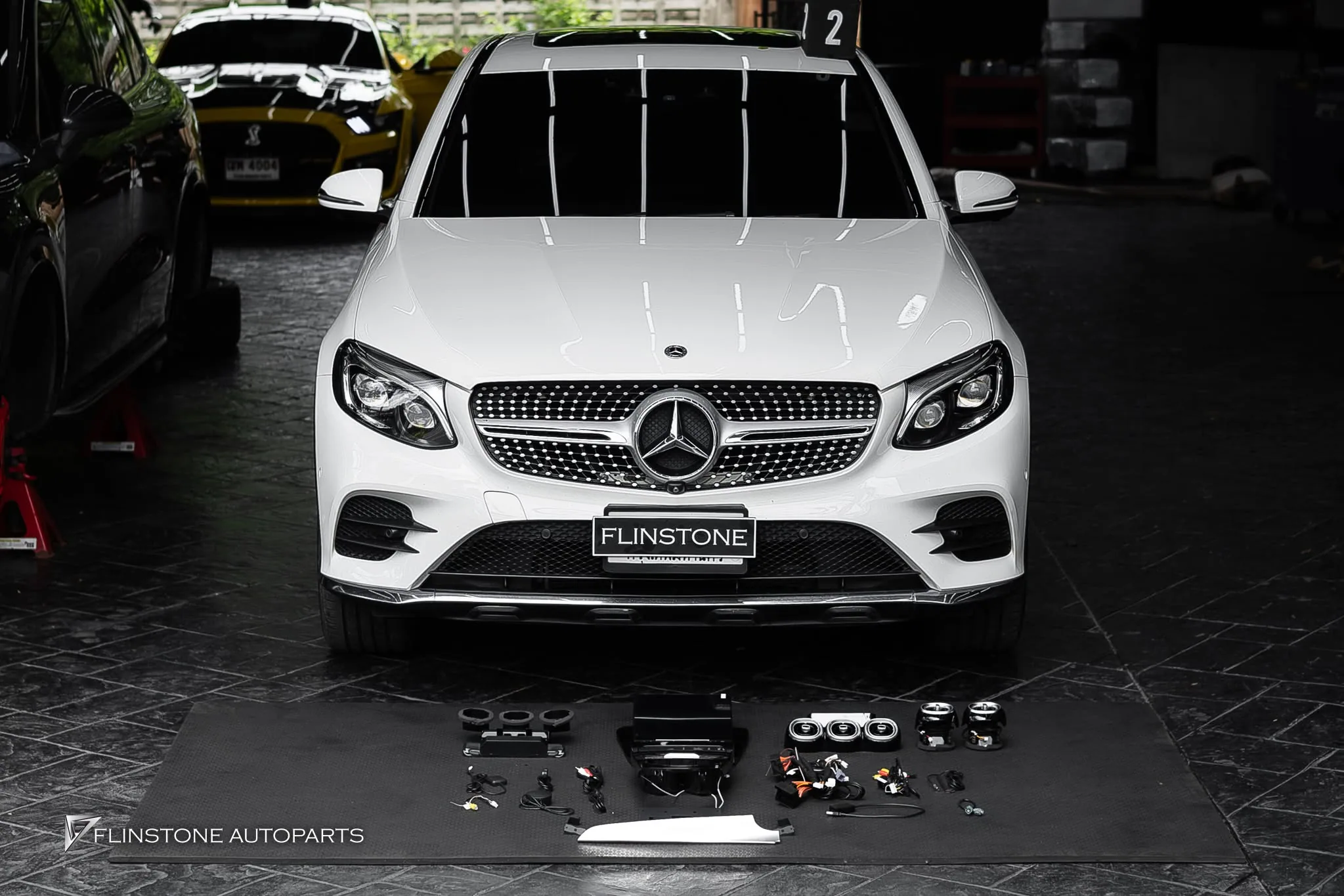 GLC Coupe อัปเกรดภายในชุด 2026 จอ Android พร้อมไฟ 64 สี