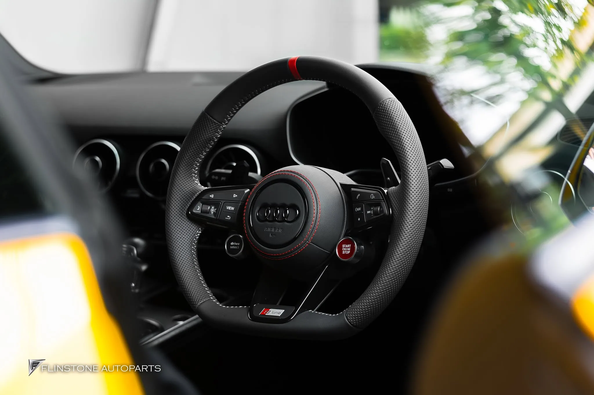 AUDI TT MK3 เปลี่ยนพวงมาลัยสปอร์ต มีปุ่มปรับโหมดและปุ่มสตาร์ท