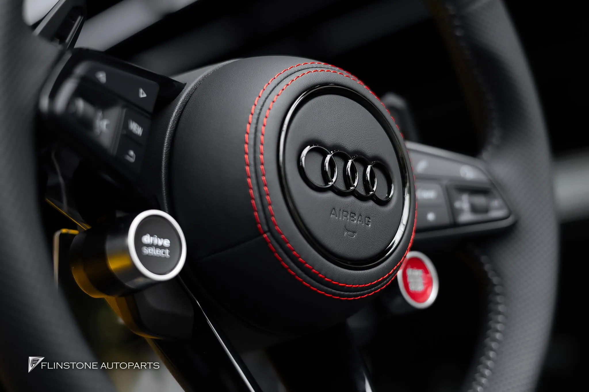 AUDI TT MK3 เปลี่ยนพวงมาลัยสปอร์ต มีปุ่มปรับโหมดและปุ่มสตาร์ท