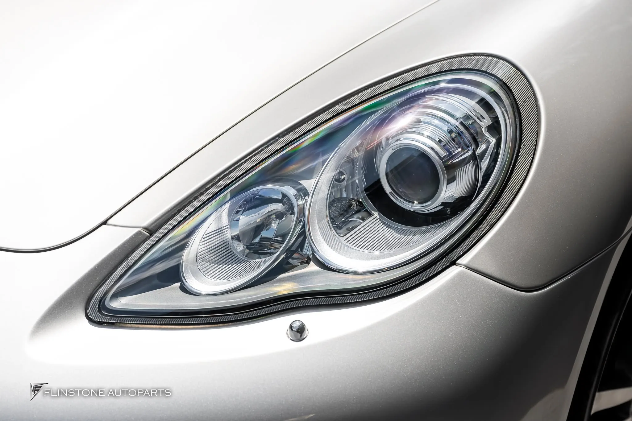 เปลี่ยนกรอบไฟหน้า PORSCHE 970 Panamera ให้กลับมาสวยเหมือนรถใหม่