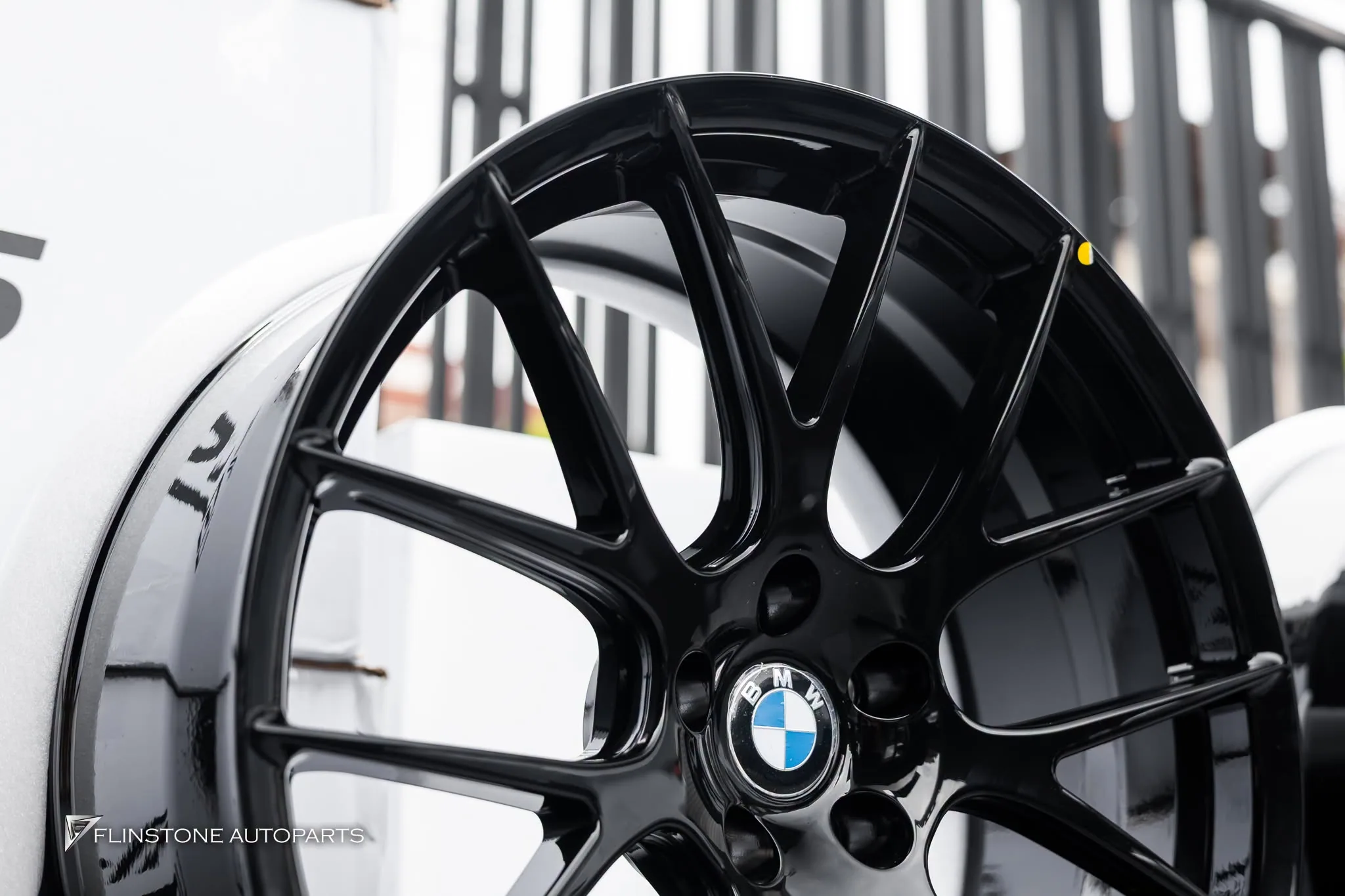 BMW i5 G60 เตรียมติดตั้งชุดแต่งรอบคันทรง G90 M5
