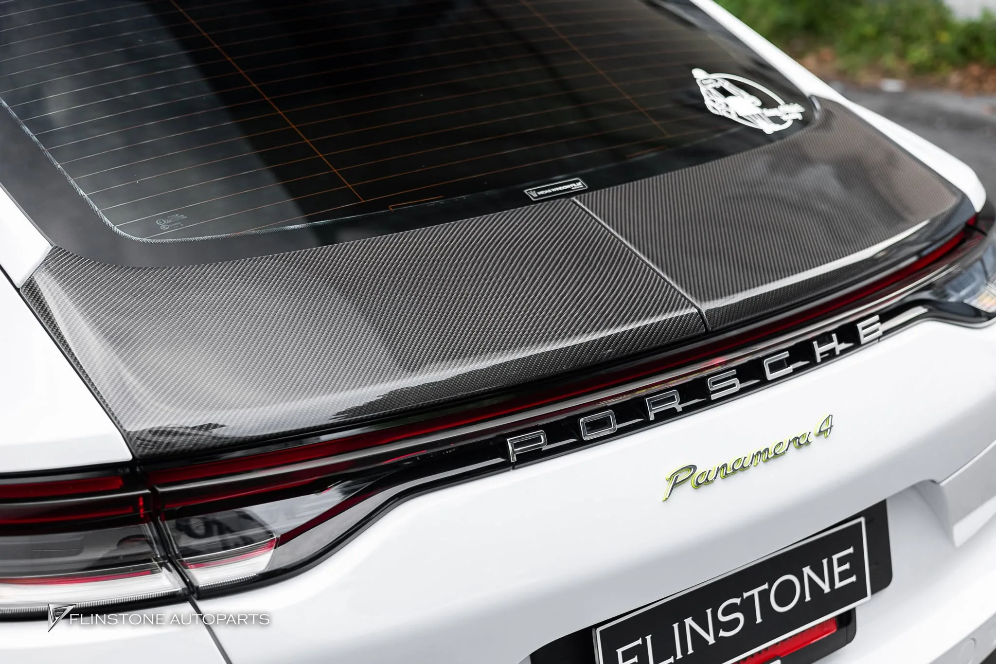 ติดตั้งสปอยเลอร์ท้ายคาร์บอน TURBO สำหรับ PORSCHE 971 Panamera
