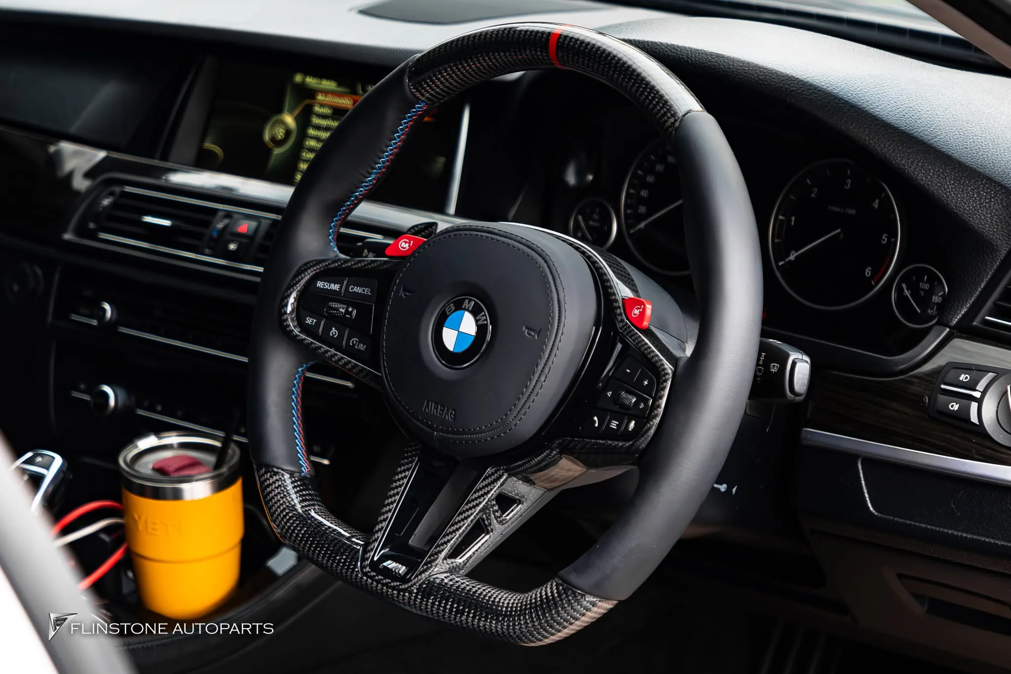 BMW F10 Series 5 เปลี่ยนพวงมาลัยทรงล่าสุดของ BMW