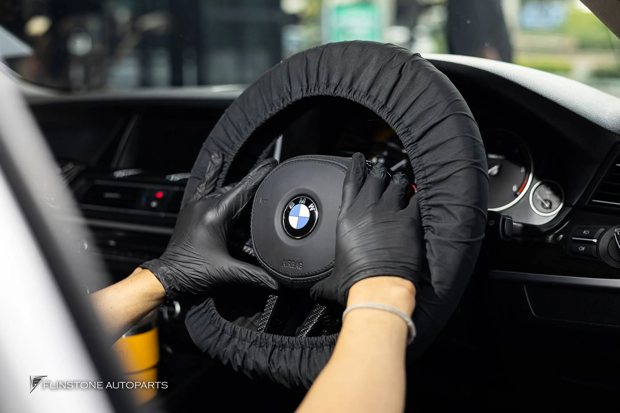 BMW F10 Series 5 เปลี่ยนพวงมาลัยทรงล่าสุดของ BMW