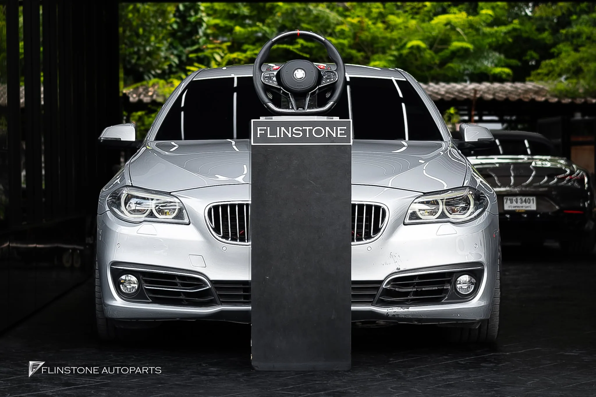 BMW F10 Series 5 เปลี่ยนพวงมาลัยทรงล่าสุดของ BMW