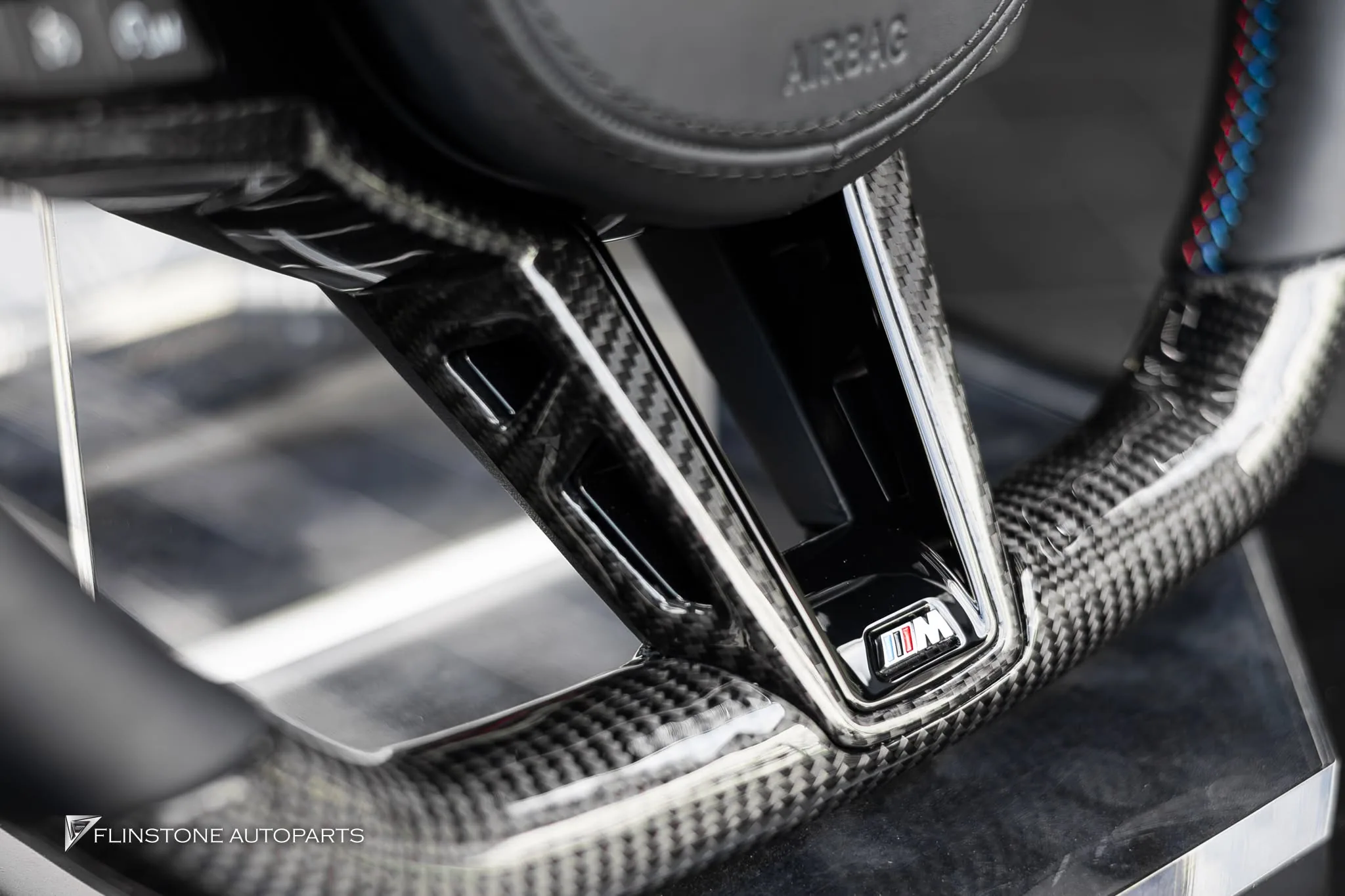 BMW F10 Series 5 เปลี่ยนพวงมาลัยทรงล่าสุดของ BMW