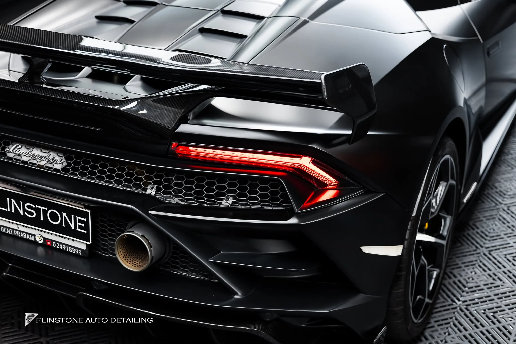 ติดฟิล์มสีกันรอยจาก DRESDENPROTECTION สำหรับ Lamborghini Huracan EVO