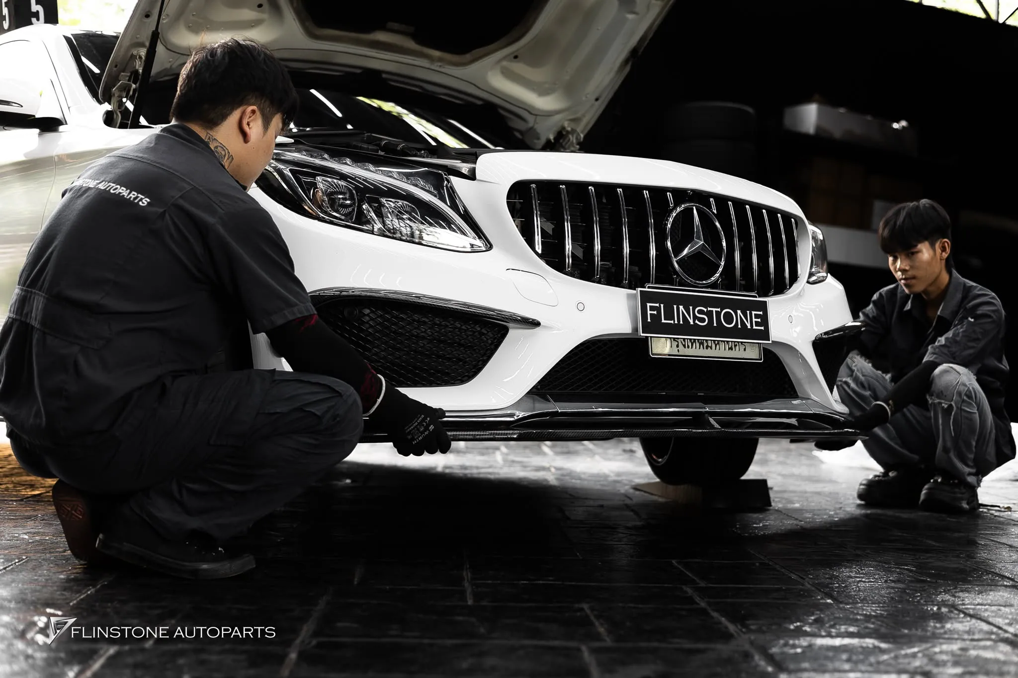 W205/C205 C-Class ติดตั้งกระจังหน้า W205 C-Class ทรง GT