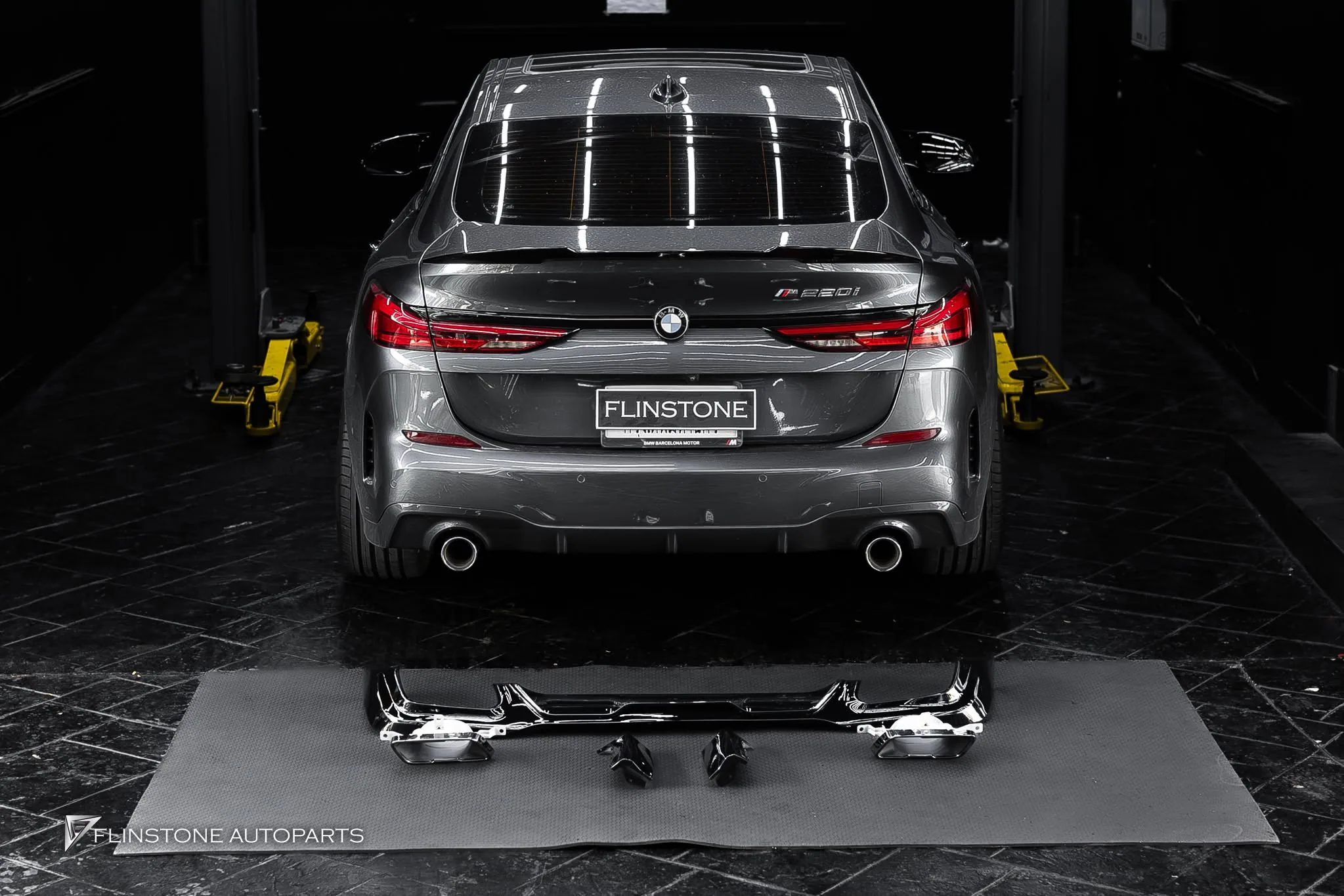 BMW F44 Series 2 ดิฟฟิวเซอร์ท้ายพร้อมปลายท่อดำ ทรง M235i