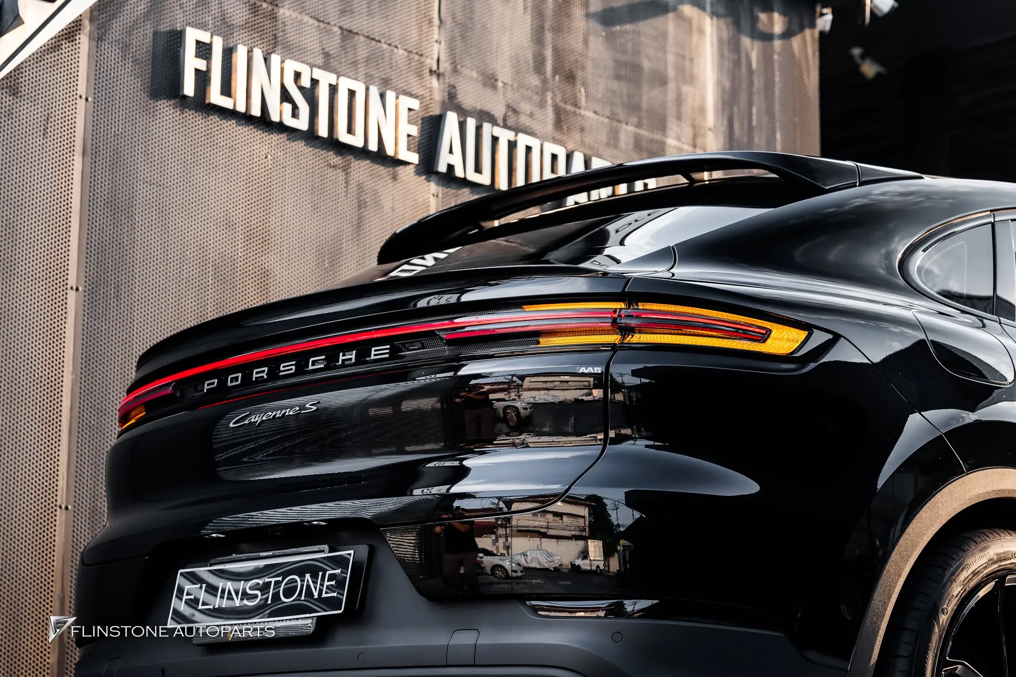 PORSCHE Cayenne Coupe 9Y0.2 ล้อฟอร์จ USUS พร้อมไฟท้ายดำแท้