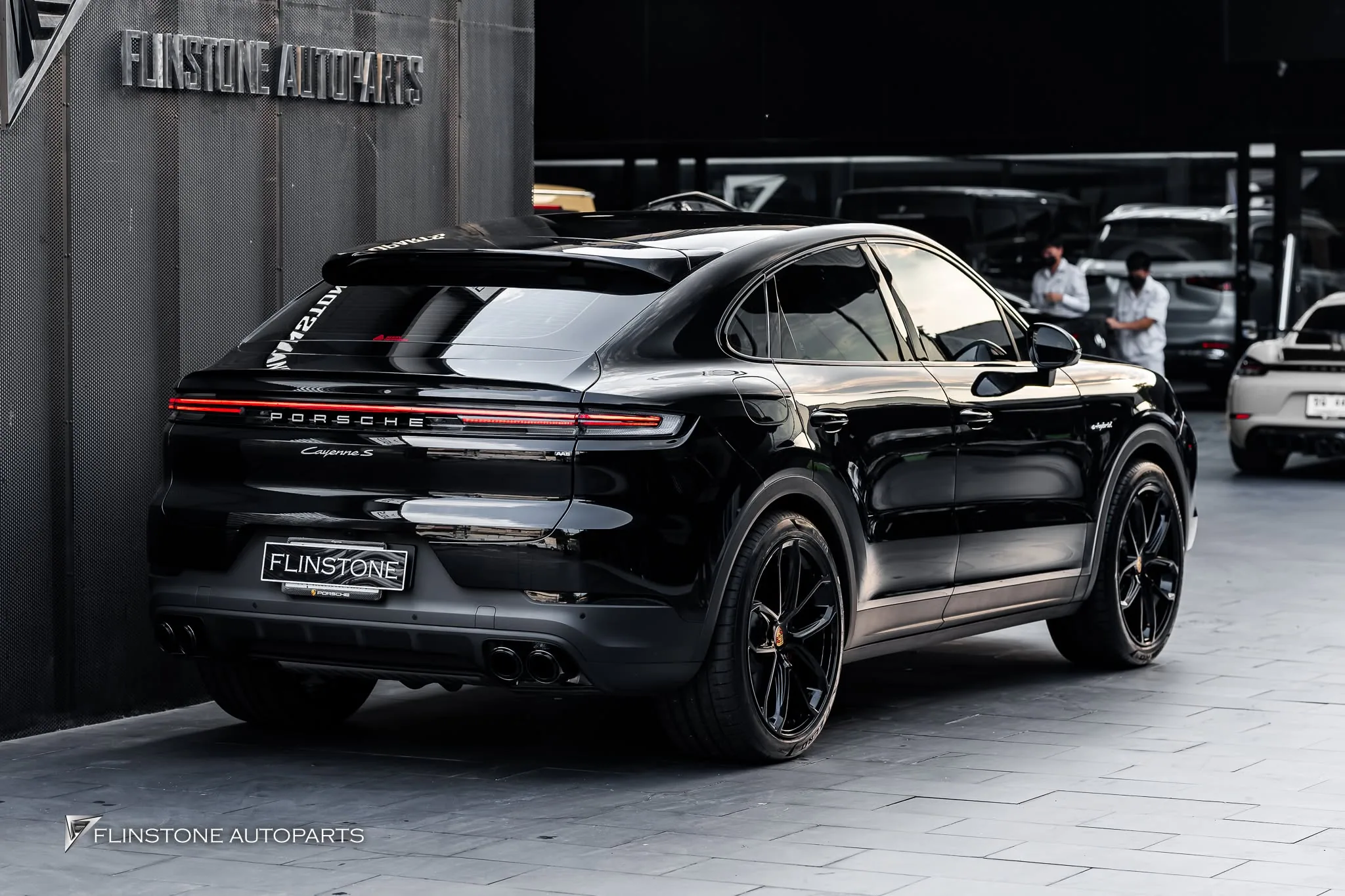 PORSCHE Cayenne Coupe 9Y0.2 ล้อฟอร์จ USUS พร้อมไฟท้ายดำแท้