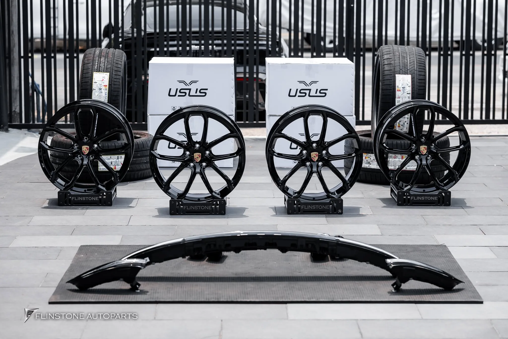 PORSCHE Cayenne Coupe 9Y0.2 ล้อฟอร์จ USUS พร้อมไฟท้ายดำแท้