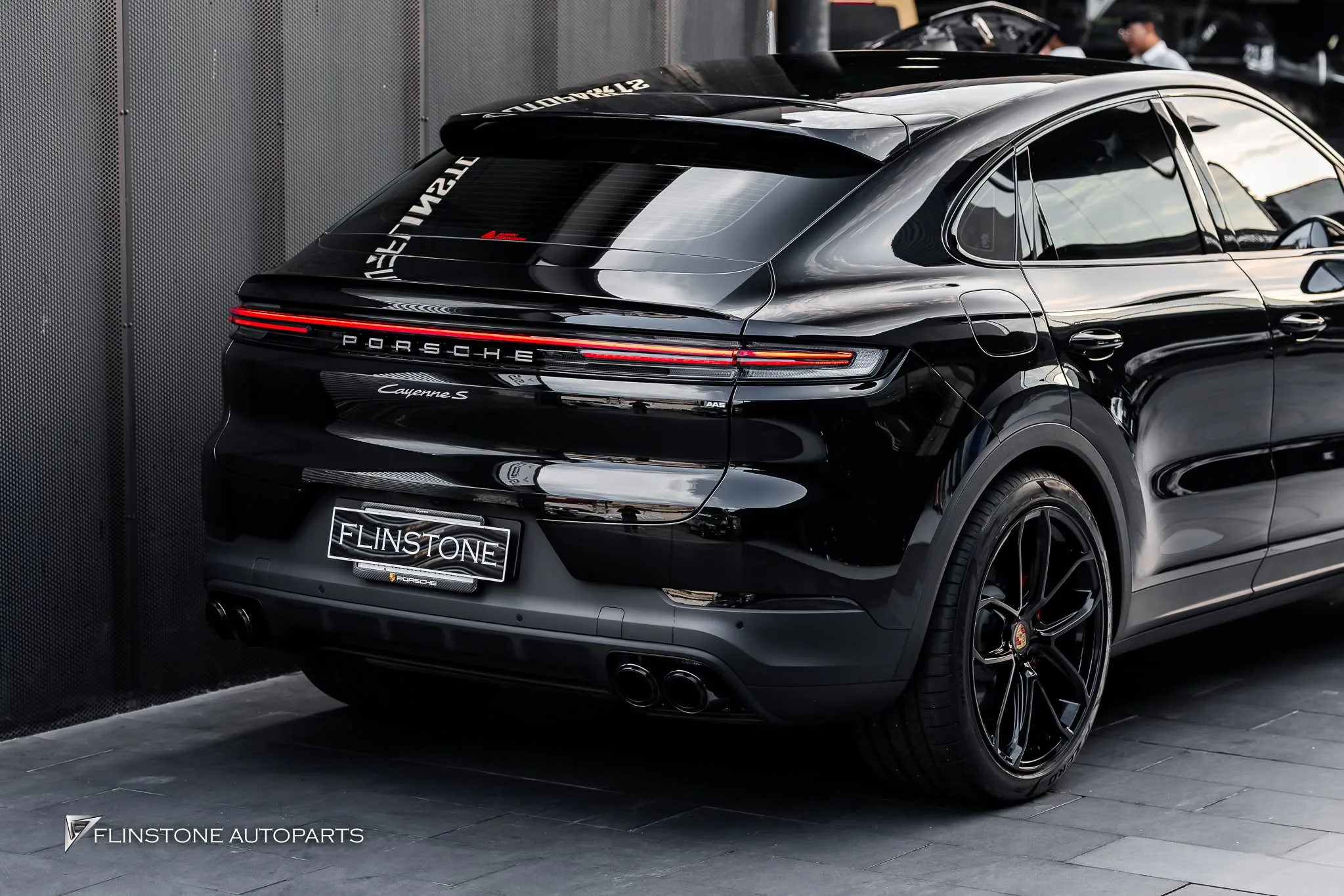 PORSCHE Cayenne Coupe 9Y0.2 ล้อฟอร์จ USUS พร้อมไฟท้ายดำแท้