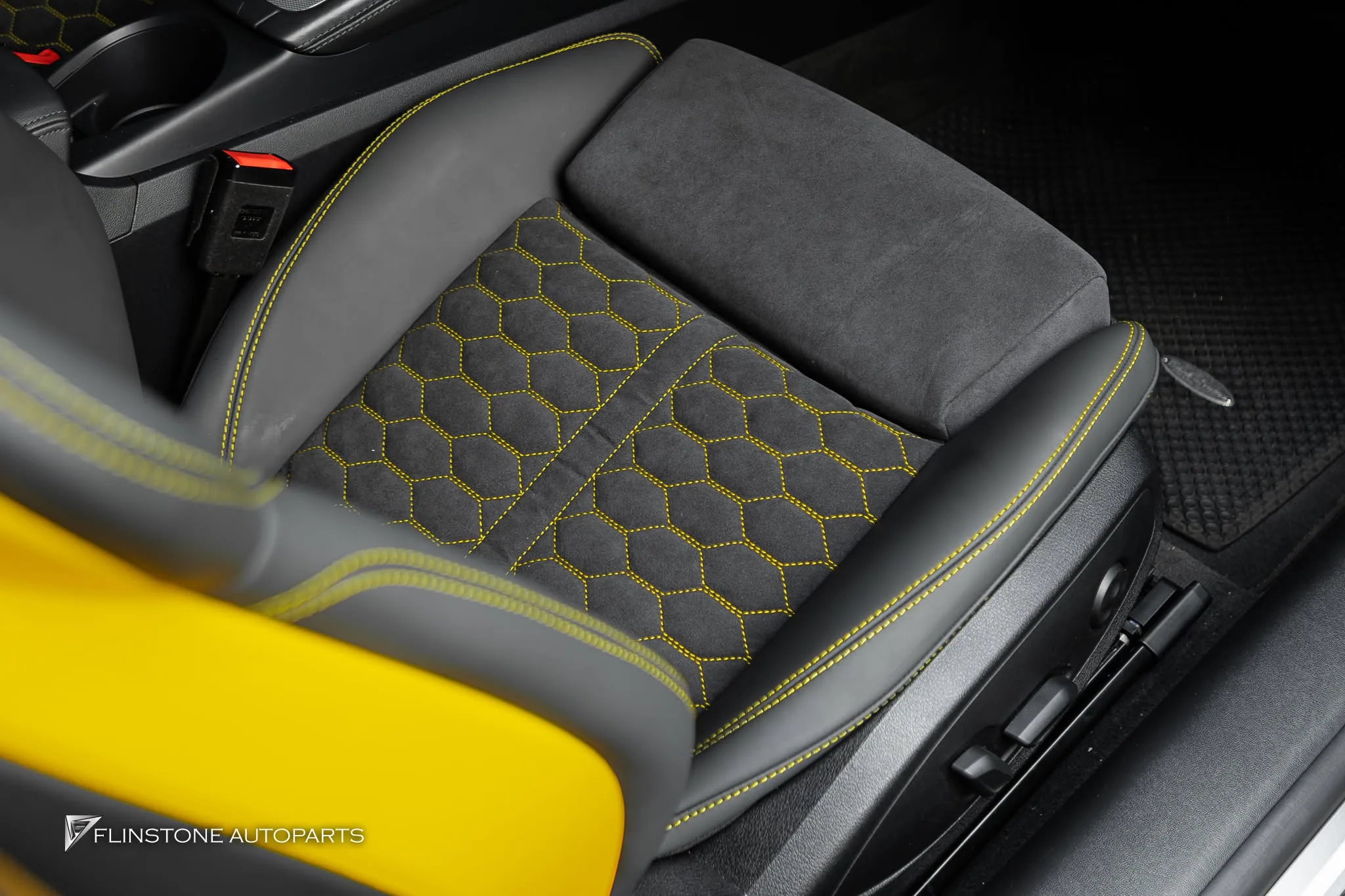 AUDI TT อัปเกรดเบาะทรง TTRS Iconic Edition บนโครงเบาะเดิม