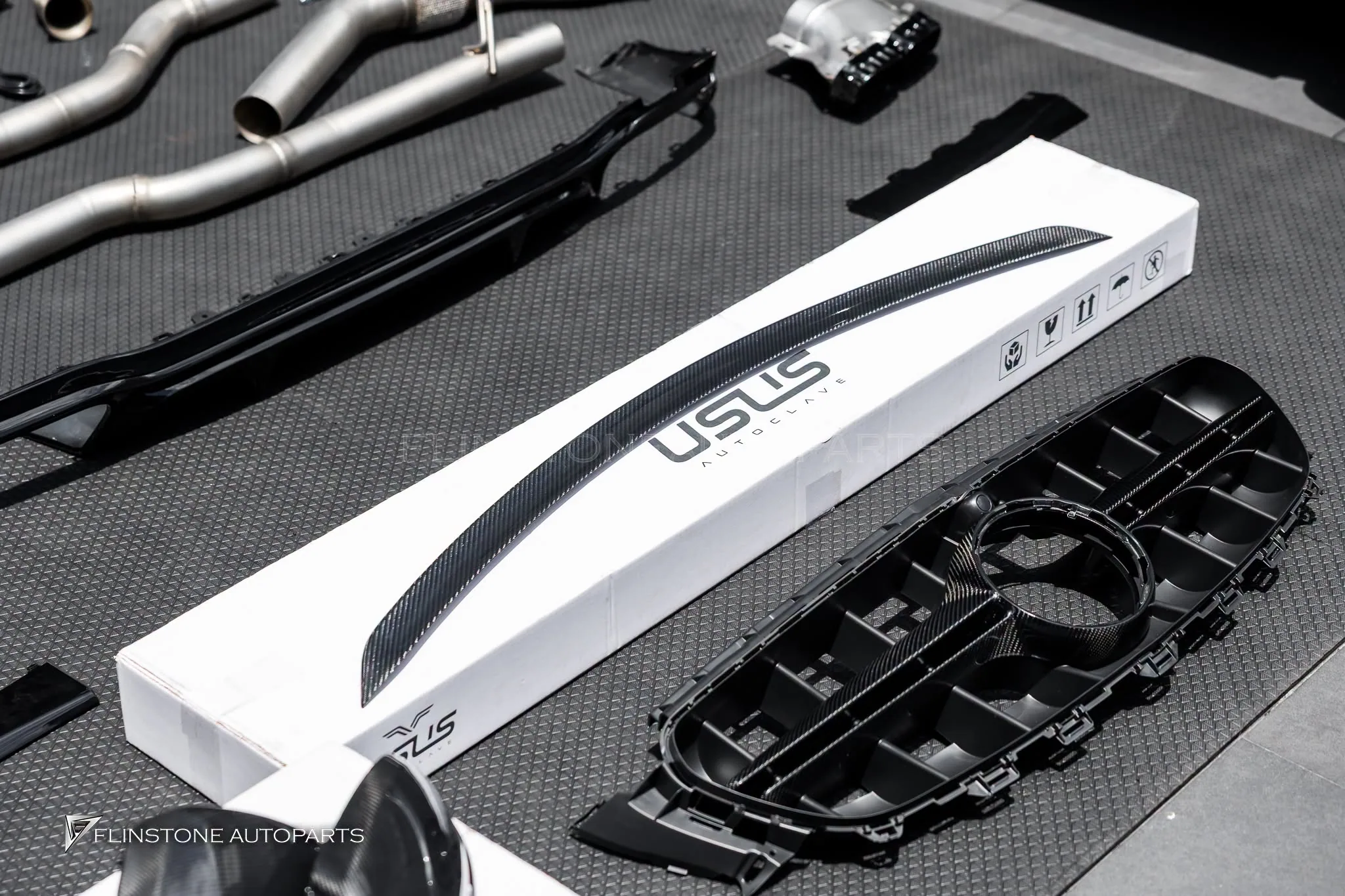 W213 E53 AMG พาร์ทคาร์บอน USUS พร้อมท่อ USUS Exhaust