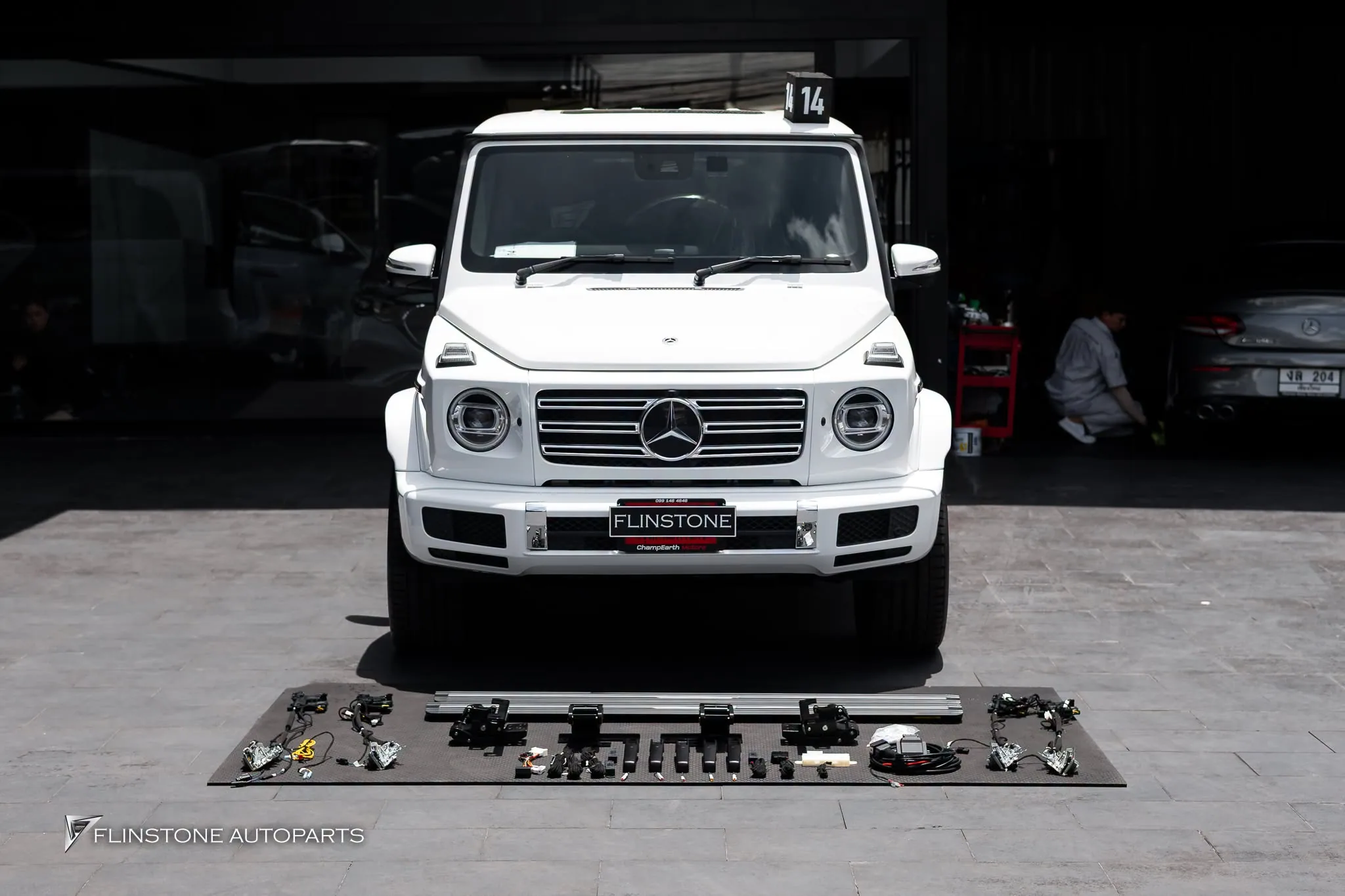 G-Class ติดตั้งบันไดข้างอัตโนมัติ Softclose และ KEYLESS