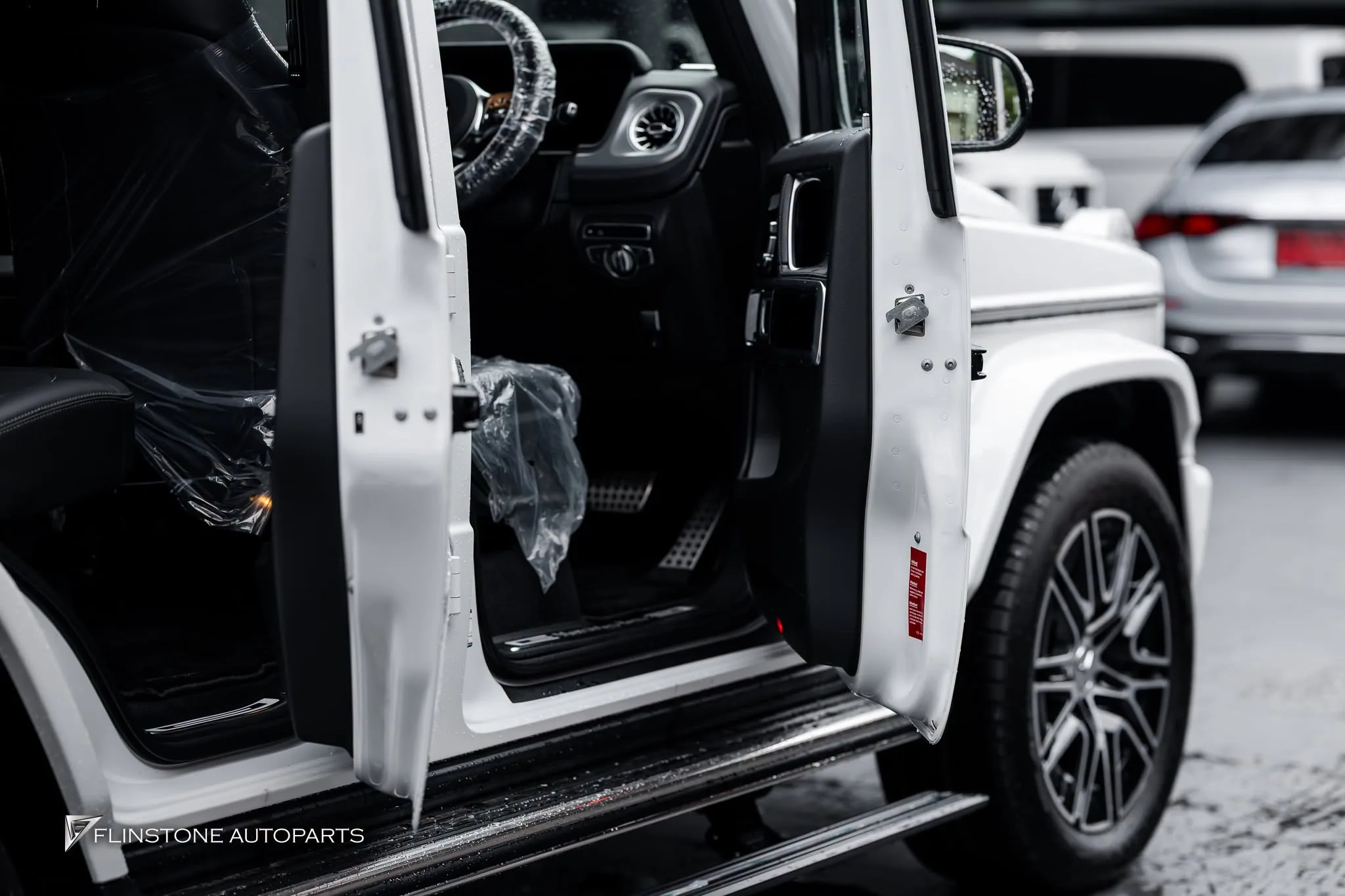 G-Class ติดตั้งบันไดข้างอัตโนมัติ Softclose และ KEYLESS