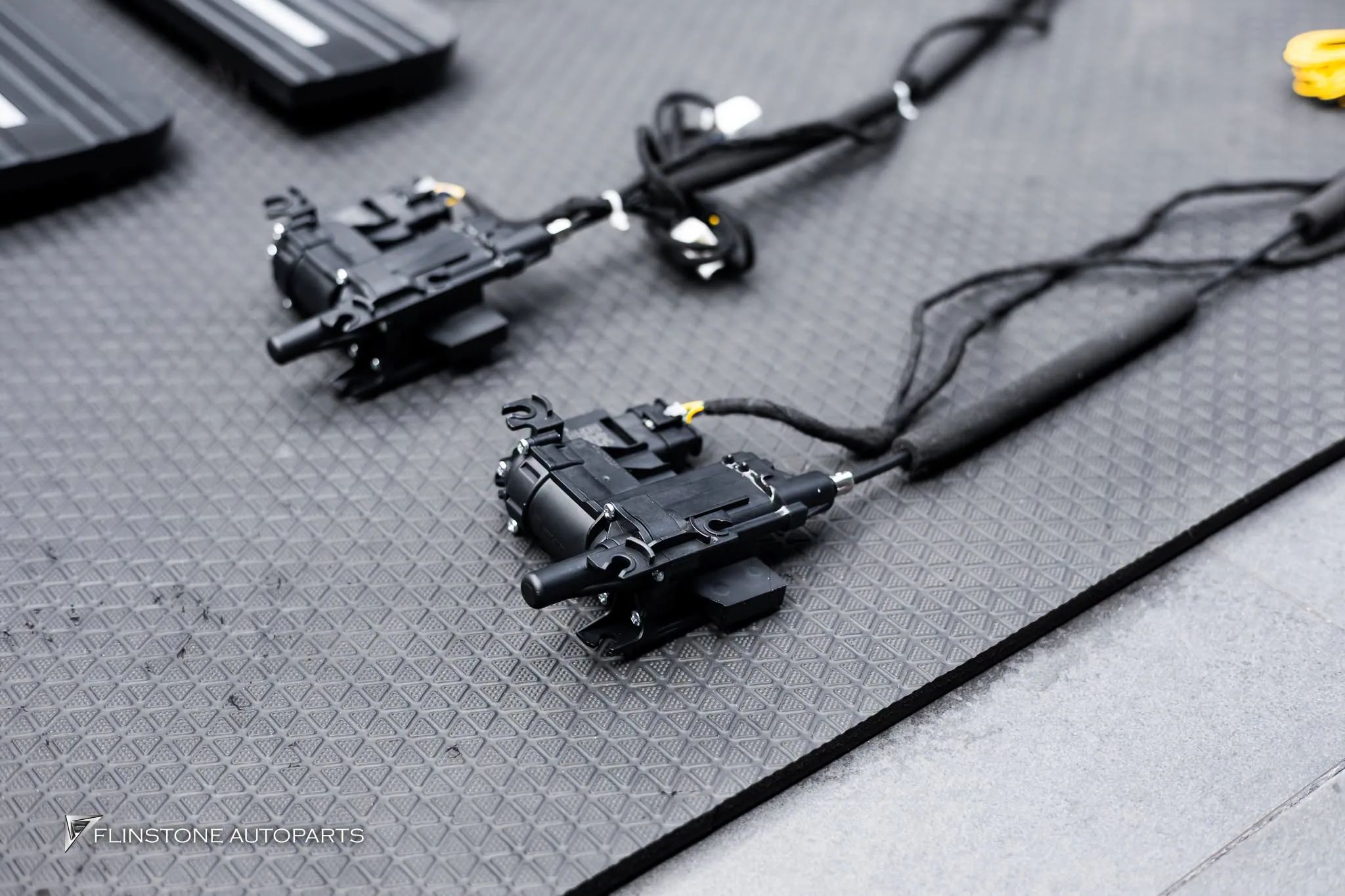 G-Class ติดตั้งบันไดข้างอัตโนมัติ Softclose และ KEYLESS