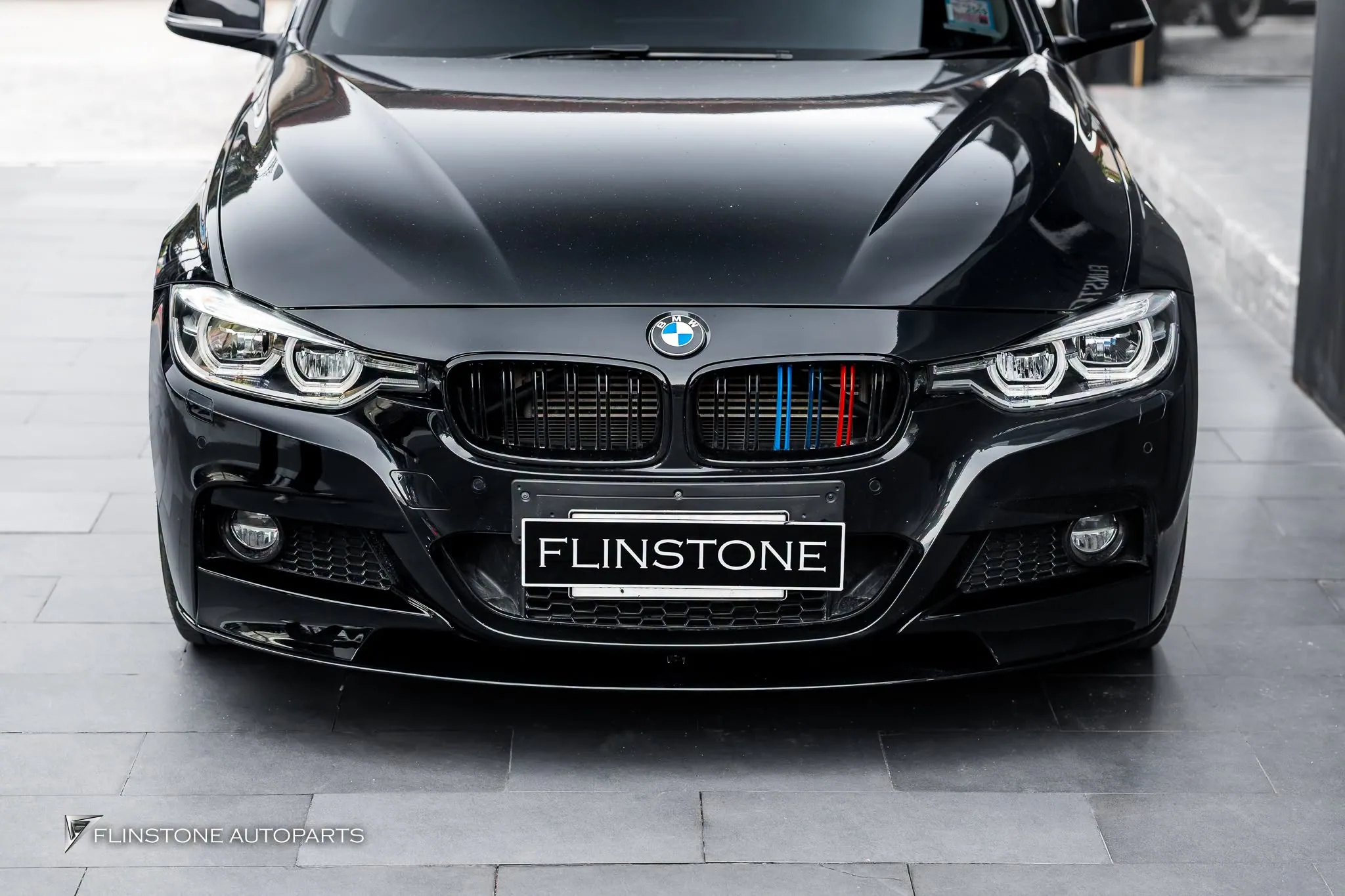 BMW F30 Series 3 ลิ้นหน้าทรง M Performance สีดำเงา