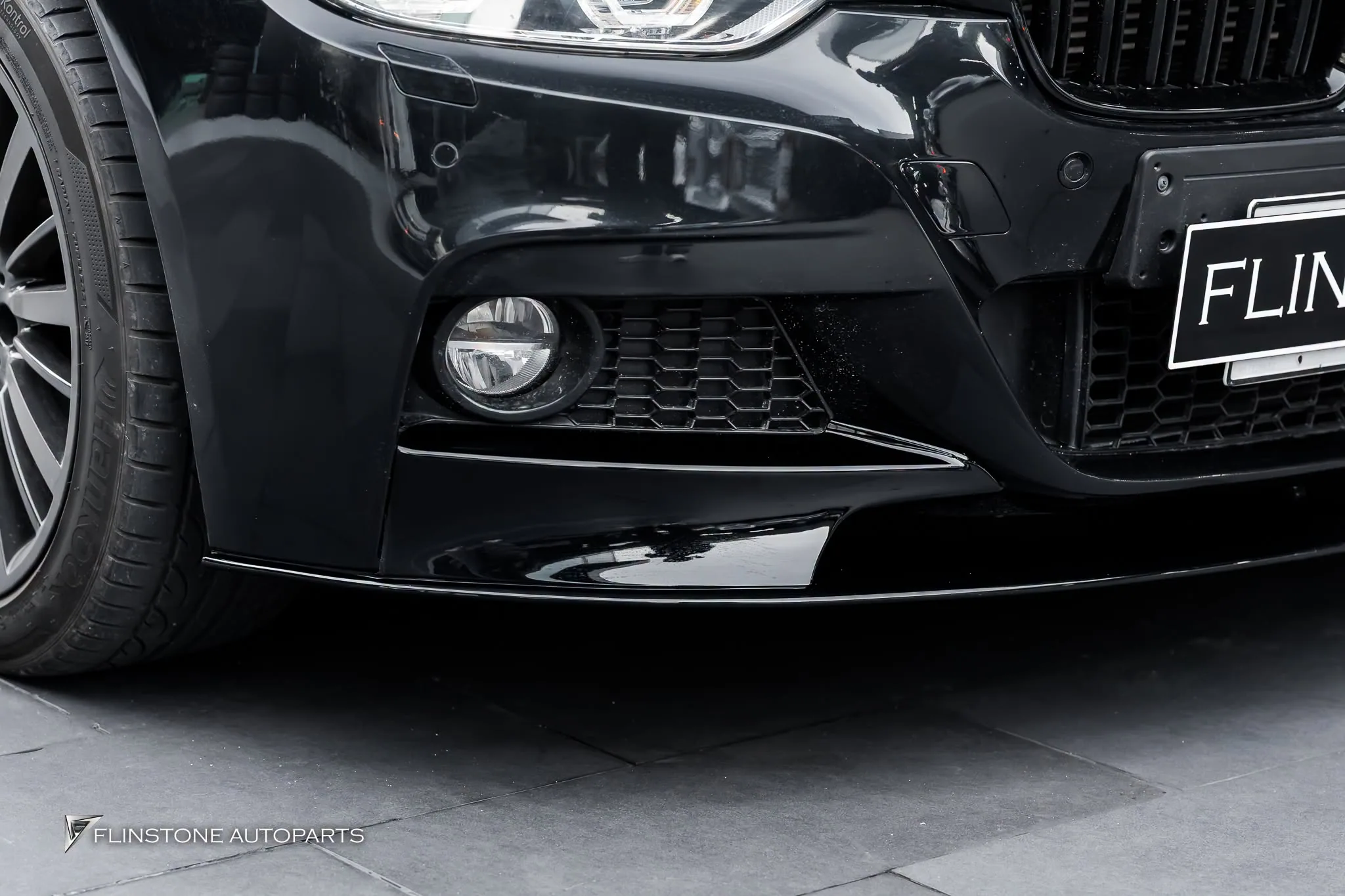BMW F30 Series 3 ลิ้นหน้าทรง M Performance สีดำเงา