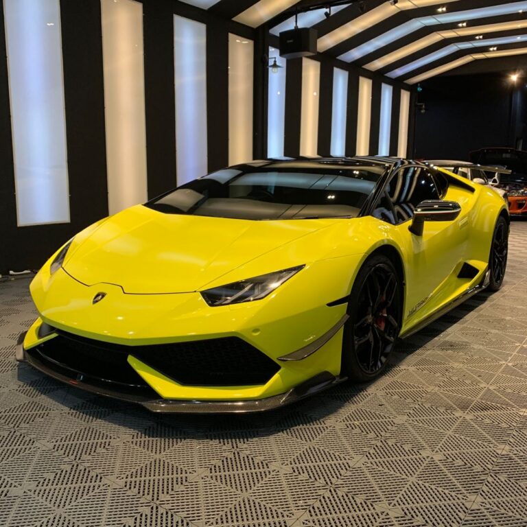 ชุดแต่งรอบคันคาร์บอนไฟเบอร์ CMST สำหรับ Lamborghini Huracan