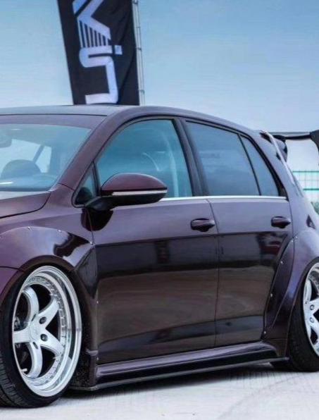 สเกิร์ตข้าง CMST สำหรับ Volkswagen Golf MK7 2015-2021