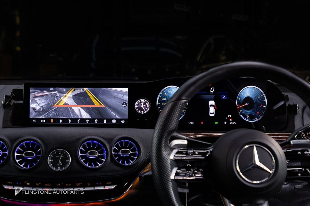 transforming the classic look of Mercedes-Benz S-Class (W221) year 2009 back to