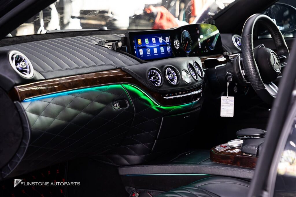 transforming the classic look of Mercedes-Benz S-Class (W221) year 2009 back to