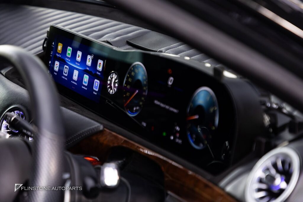 transforming the classic look of Mercedes-Benz S-Class (W221) year 2009 back to