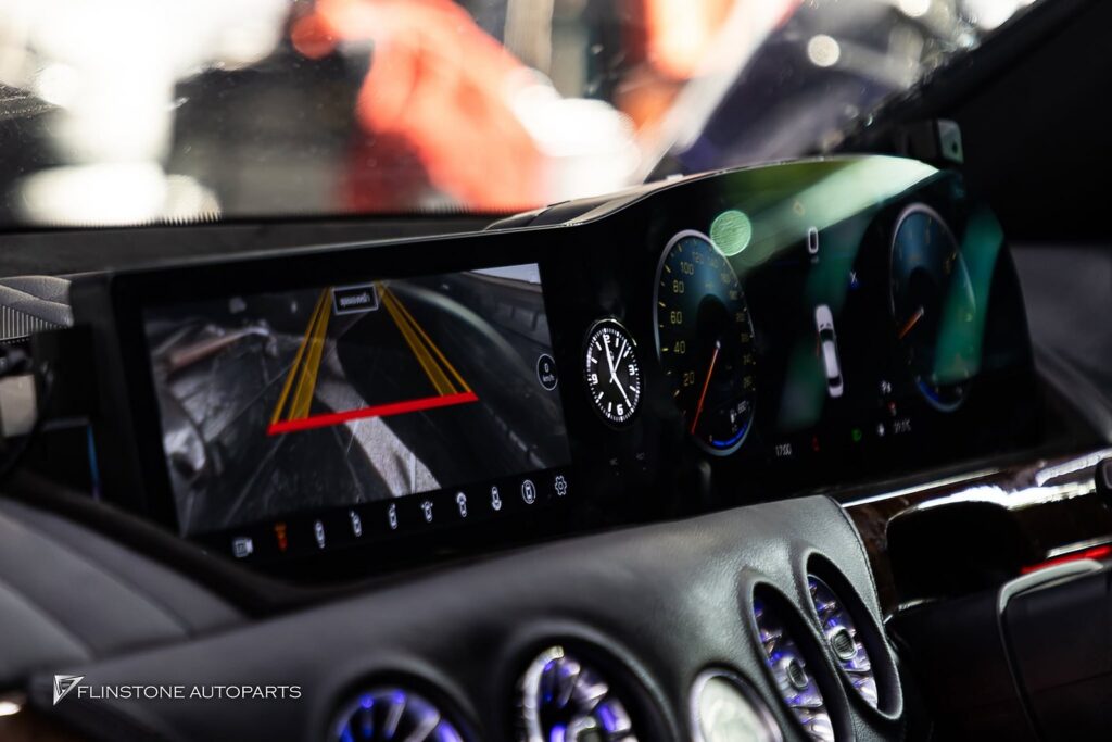 transforming the classic look of Mercedes-Benz S-Class (W221) year 2009 back to