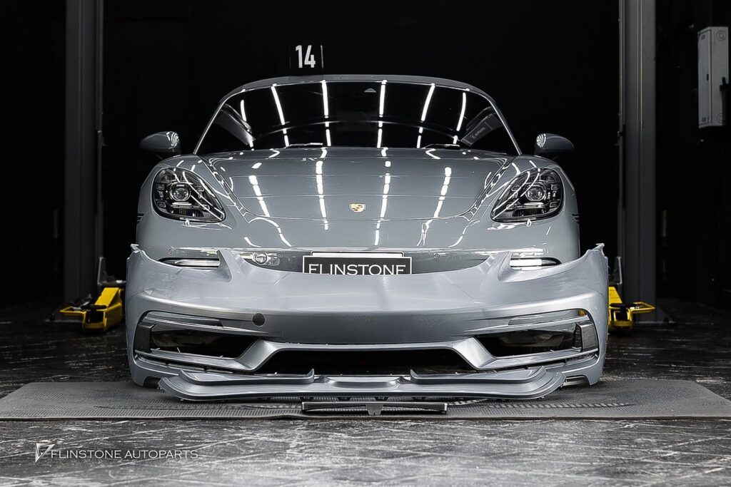 PORSCHE 718 Cayman เลือกติดตั้งแปเกรดชุดด้านหน้าเป็นแบบ Sport De