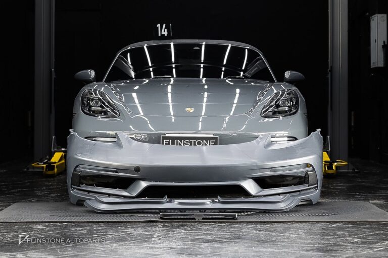 PORSCHE 718 Cayman เลือกติดตั้งแปเกรดชุดด้านหน้าเป็นแบบ Sport De